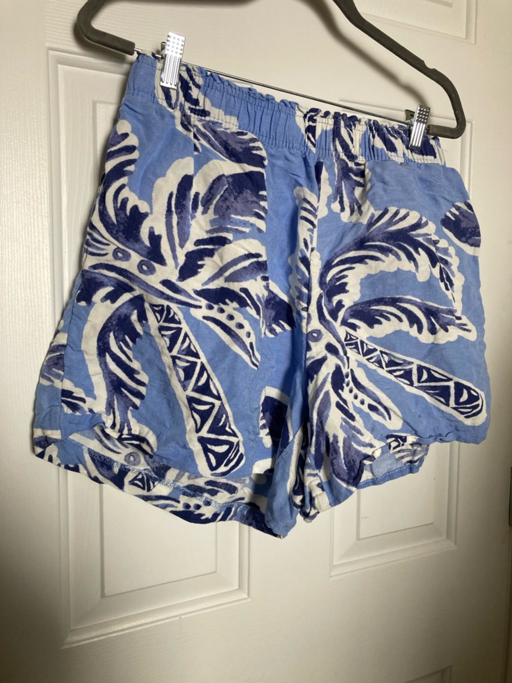 H&M Blue and White Tropical Print Elastic-Waist Shorts